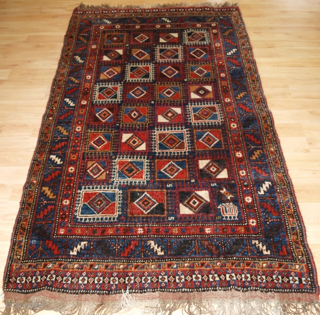 Qashqai rug in outstanding condition with interesting design, Size: 210 x 112cm.                     