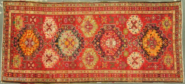 Northwest Persian, c. 1920. 5 x 9 ft (150 x 275 cm), good condition.                   