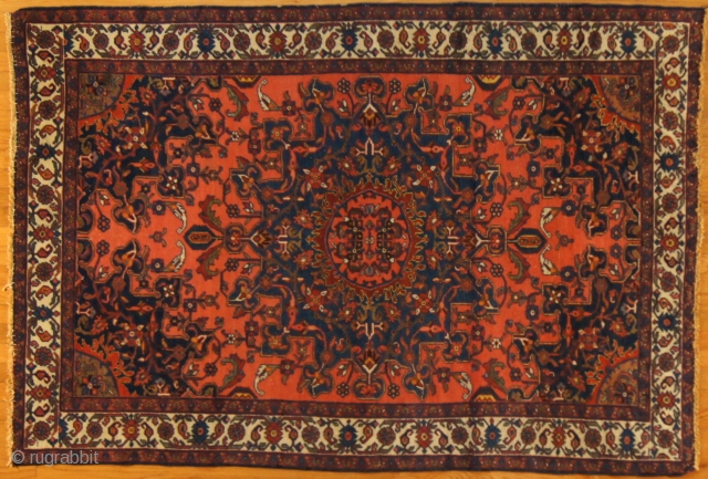 Persian Tafresh, c. 1920. 5 x 6½ ft (150 x 195 cm), excellent condition.                   