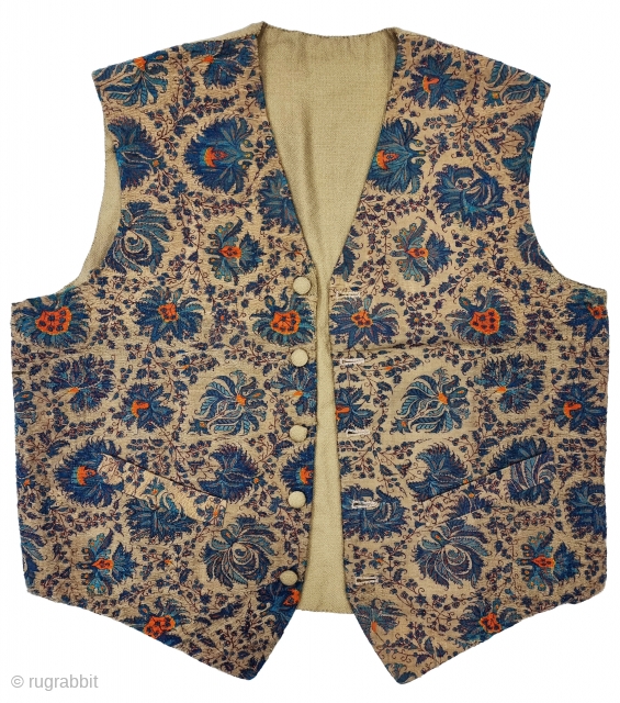 A Rare Dorukha Floral Waist Coat (Jacket) of Kani Weave Jamawar, From Kashmir India. India.
Made for the Young Nawab Prince for the Northern India.

C.1875-1890
Size is 48cmX55cm(20230126_153340).       