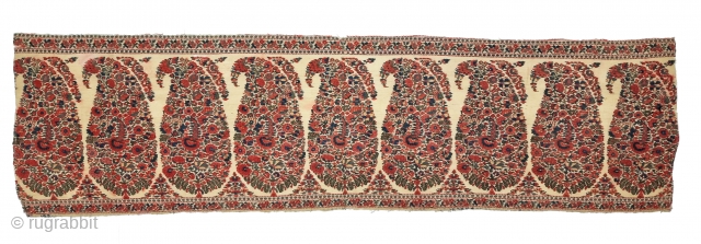 Very Unique And Rare Palledar Fragment of Kani Jamawar, From Kashmir, India.

C.1810-1820. 

Its Size is 34cmx130cm.

Total 9 Butas, Size of Butas is 15cX28cm (20230201_151911).         