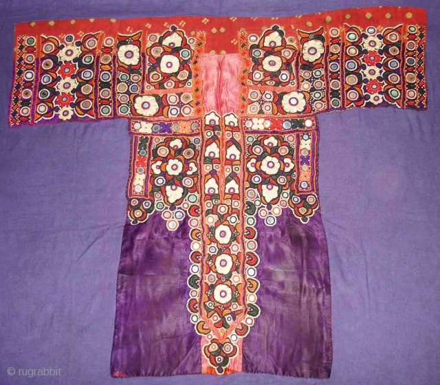 Embroidered Blouse-Front(Gaj)From Nindo Shehr,Sindh Provision of Pakistan. India.Green silk lined with cotton,silk embroidery with mirrors(DSC04140 New).                 