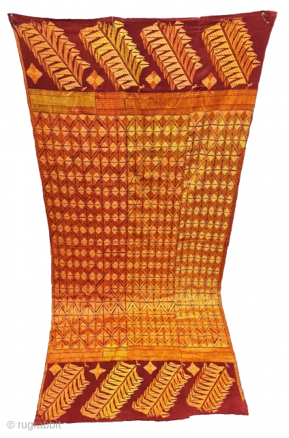 

An Rare Design Vari-Da-Bagh (Copper-Color) ,

Phulkari From West(Pakistan) Punjab. India. India. untwisted Floss silk on hand spun Brown cotton ground cloth. 

Early 19th Century. 

Its size is 116cmX245cm (20210714_155641)
    