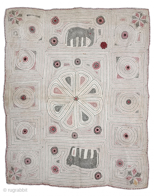 An Very Fine Folk Embroidery Kantha Quilted and embroidered cotton kantha Probably From East Bengal(Bangladesh) region, India.

C.1875 -1900

Its size is 78cmX98cm(20221226_150052).            