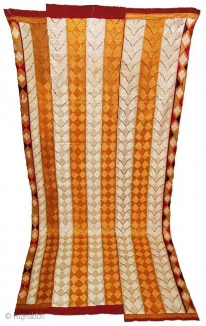 Phulkari From West(Pakistan)Punjab. India.known As Lahariya Design Bagh,With Rare influence of Panch Rangi Side Borders. Handspun cotton plain weave (khaddar) with silk and cotton embroidery.Its size is 115cmX250cm(DSC07878).
     