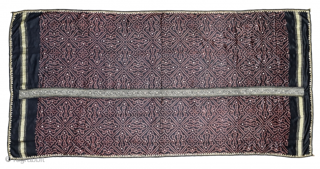 A Very Rare Khoja bandhni (Tie and Dye) Odhani on Gajji-Silk with Real Zari Border,This Particular bandhni is from south Kutch, Kutch Gujarat, India. Its size is 90cmX185cm. C.1850 (20210413_111007).    