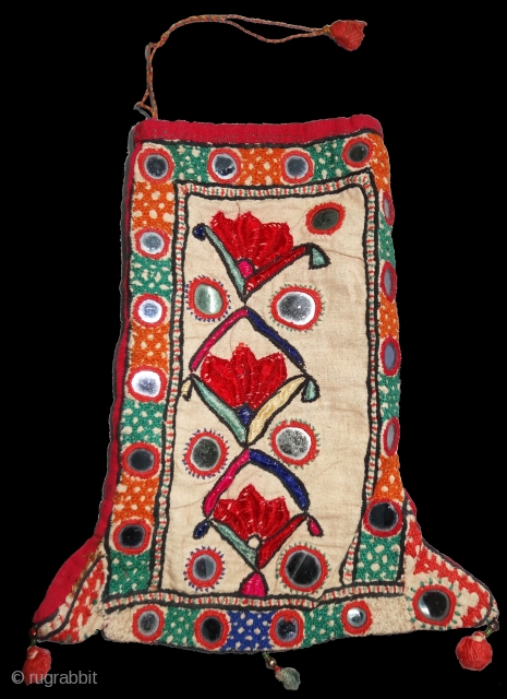 Dowry Bujki Bag From Sindh Region of Pakistan, India.Cotton Embroidered with Silk, Its size is 14cmX24m(DSC03292 New).                