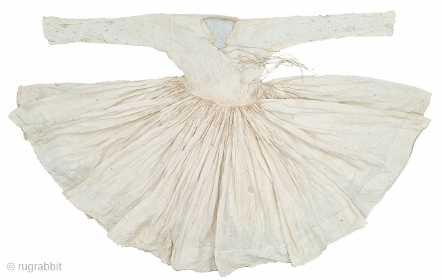 Mughal Jama Costume fine Muslin Cotton without lining With Badla Work, probably used during the summer months, From Uttar Pradesh. North-India. India.
Worn by Royal Nawab Muslims Family Of Lucknow.

C.1900

Its size is L-130cm,  ...