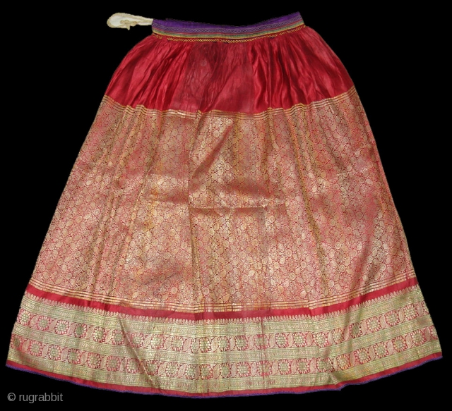 Zari Brocade Skirt.From Jam Nagar.Gujarat.India.Known As Khinkhab Skirt.
Its condition is mint.(DSC08057 New)
                     