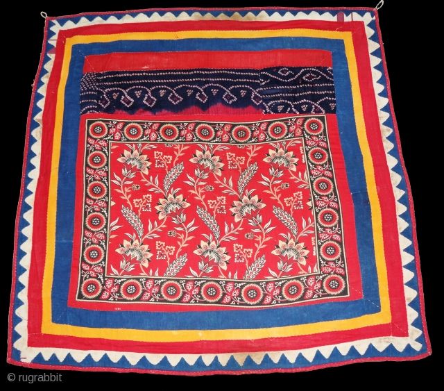 Manchester Print, Roller Print(Cotton)Chakla, with Appliqued work border From Manchester England,Made for Indian Market. India.Its size is 95cmX95cm(DSC02022 New).
              