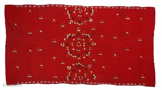 Abochhini Wedding Shawl from Sindh Region of Undivided India. India Silk Embroidery on the Cotton,With Stamp Mark showing the Company name Ellinger Mohatta & Co.Real Turkey Red. c.1900.Its size is 110cmX210cm(DSC05936).
  