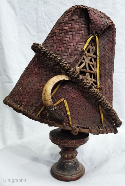 Hat, Naga People, Kalyo-Kengyu ethnics group, Northeastern India.
Cane, A red-dyed woven cane conical-shaped warrior's interwoven in typical fashion. There may have been a boar's tusk attached to the front.
Early to mid-20th century.
Its  ...