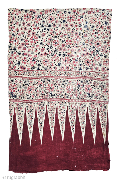 Floral Chintz Kalamkari Fragment , Hand-Drawn Mordant-And Resist-Dyed Cotton,

From Coromandel Coast South India. India.

C.1850 - 1875.

Exported to the South East Asian Markets.

Its size is 63cmX93cm (20250705_181427).       