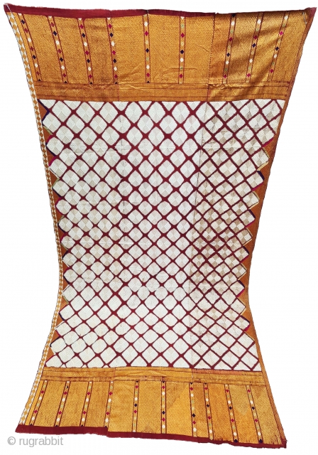 Chand Bagh Phulkari From West(Pakistan) Punjab. India. India. untwisted Floss silk on hand spun Brown cotton ground cloth. Early 19th Century.
Its size is 130cmX260cm(20210713_125213).         