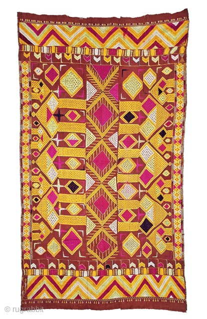 An Unique And Rare Design Folk Darshan Dwar, Phulkari-Bagh From East (Punjab) India.

Floss Silk on Hand Spun Cotton khaddar Cloth.

C.1875-1900.

Its size is 128cmX225cm (20250719_165051). Please Email Me At Kutcharts1@gmail.com
    