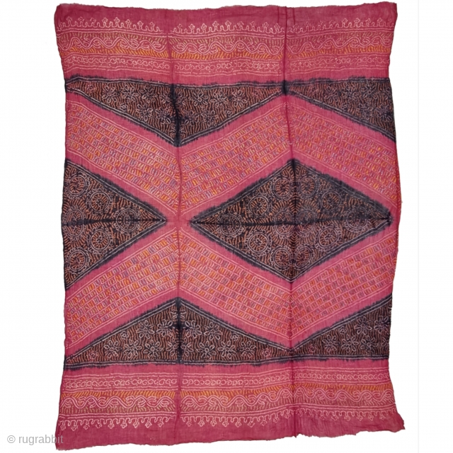 Tie and Dye (Bandhani) Dupatta (Odhani)  with Wave - Design,  
Tie dyed ( resist dyed ) on the Muslin Cotton, from Shekhawati District of Rajasthan. India. 

C.1900 -1925.

Its size is  ...