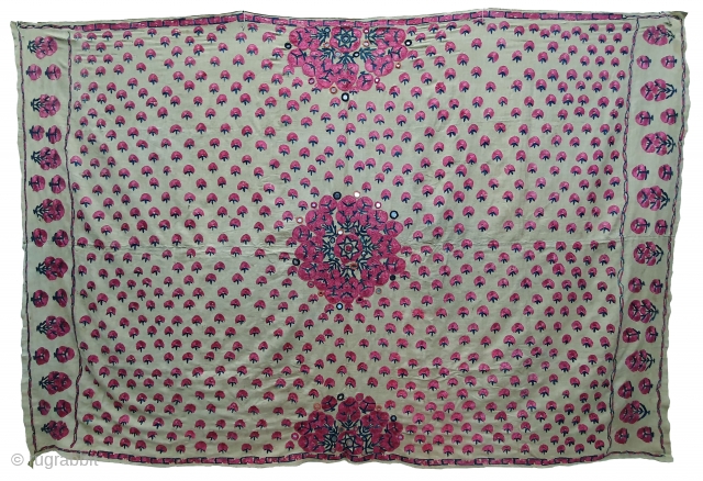 Abochhini Wedding Shawl (Women) from Sindh Region of Undivided India. India, Silk Embroidery on the Silk, 

c.1875-1900.

Its size is 126cmX188cm(20191208_151241).             