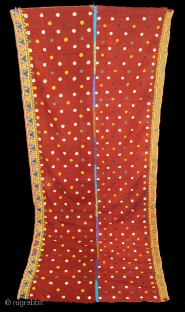 Wedding Odhani (Cotton) From Tharparkar Area of Pakistan. This were Traditionally used mainly by Sodha Rajput of Tharparkar region.C.1900.Its size is 100cmX235cm(DSC05482 New).          