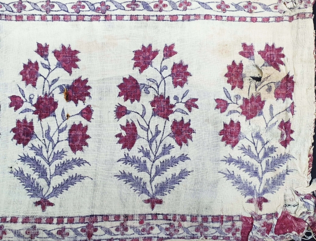Fragment Of Indian Trade Kalamkari, Late 18th Century, Traded to South-East-Asian Market, Cotton Painted, Mordant-And Resist-Dye, From Gujarat India. India. Its size is 21cmX27cm ( 20201205_134928 ).      