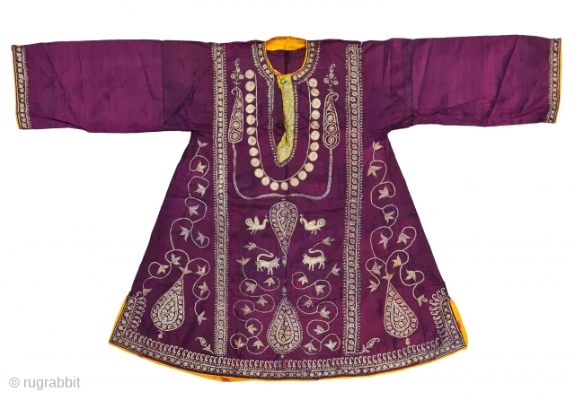 Ceremonial Chamba Costume, From Himachal Pradesh, India,
Silk ground with Aari Zari (Real Silver and Gold ) Embroidery.
Showing Lions, Birds. as well as Neck Ornaments depicting Jewelry.

C.1850-1875.

Its size is L-84cm, W-72cm, S-23X50cm(20211222_155553).  