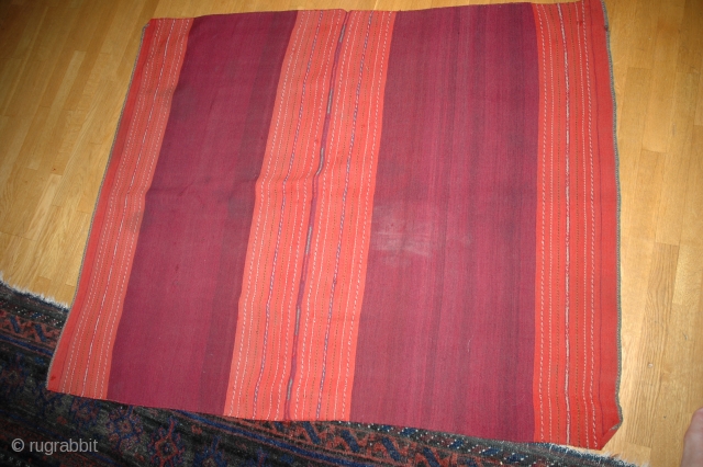 Old and very nice Aymara blanket, Bolivia or Peru, 133x110 cm.
Fine patina and good colours.
A few small repairs.
               