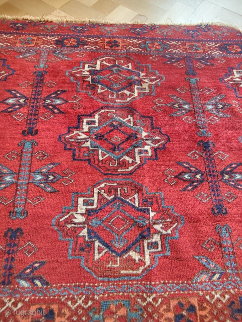 Very antique and very big rare chuval, ersari design.
Sailor weaving open on the left
End 18th early 19th.
Several Red dyes including lac red
 nice space, drawing and juicy colour

165cm lenght    