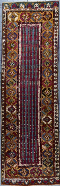 Kirsehir carpet, Central Anatolia, 19th c. (10’8’’x3’5’’ / 330 cm. x 107 cm.)
Est. 6.000 / 8.000 € The third Leclere specialist sale dedicated to rugs and weavings will take place on 18  ...