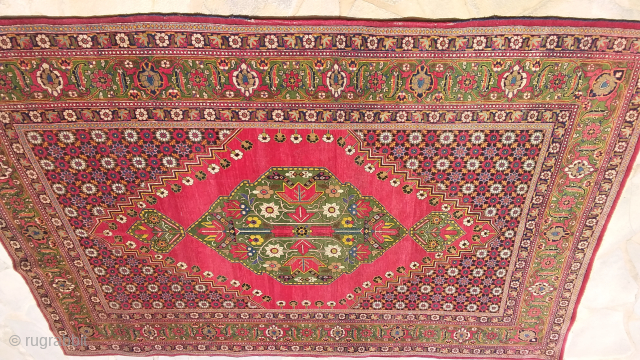Tabriz 220 x 150, circa 1900
Contact via WhatsApp : +33 (0) 614362146                     