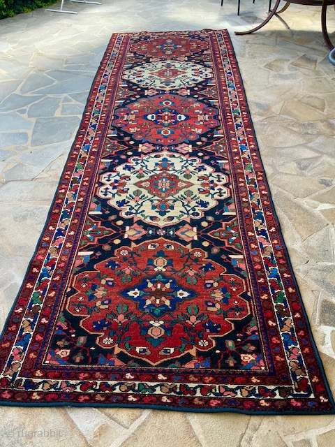 Runner Baktiar 370 x 113 circa 1950
Contact via WhatsApp : +33 (0) 614362146