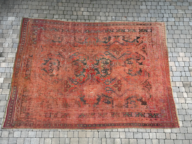 Antique Ushak Carpet, Western Anatolia
Circa 1880
Size: 3 × 4 meters (approx. 9 ft 10 in × 13 ft 1 in)
Large village Ushak carpet with wool pile on wool foundation, featuring a classic ...