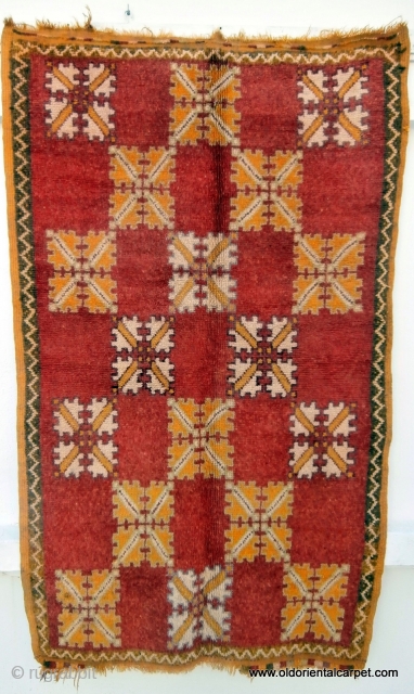 MOROCCAN BERBER HIGH ATLAS RUG. The region known as Djebel Siroua lies between the High and Anti Atlas mountains and it is from here that this old rug originates. There is a  ...