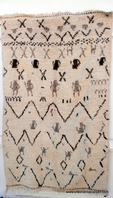 MOROCCAN HIGH ATLAS BERBER RUG in which the weaver has portrayed family possessions and the landscape. There are 4 people, who together have 8 coffee pots and 4 camels. The rest of  ...