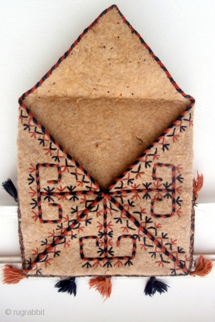 YAMOUT TURKOMAN BOKSCHE. Of the five major Turkoman tribes it appears that only the Yamout weave this special shape of bag, and even then most of them are with knotted pile as  ...