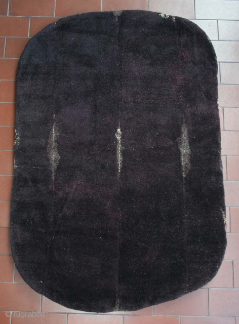 According to the expert Drs. Koos De Jong, tsuk-druk saddle rugs are extremely rare Tibetan carpets to get. Here's a good old one, dressed in a great monastic aubergine veg color: 90  ...