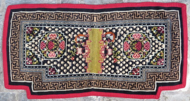 Tibetan saddle rug. Early 20th Century. All wool. Excellent condition and top quality pile. Border with red felt. SOLD
              