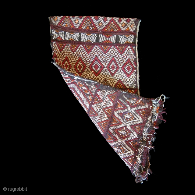 Semi-antique moroccan Amazigh (berber) woven kilim tent cushion

Beautiful example which has detailed handwoven tribal designs on BOTH sides of the cushion. 

Colours: White, black, burgundy, orange, green and brown.
Material: Wool and cotton
Size:  ...