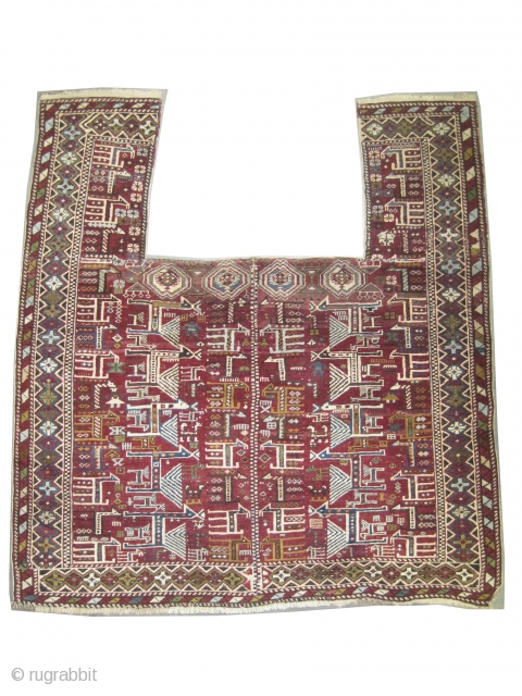 


Shirvan horse cover Caucasian circa 1905 antique. Collector's item, Size: 141 x 134 (cm) 4' 7" x 4' 5"  carpet ID: H-295
The horse cover is hand knotted, the knots are hand  ...