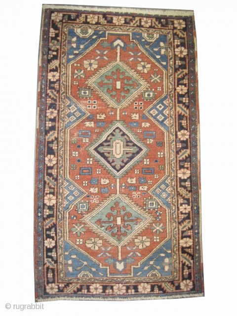 	

Serapi Heriz Persian circa 1900 antique.  Size: 170 x 95 (cm) 5' 7" x 3' 1"  carpet ID: K-2556 
Vegetable dyes, certain places the pile is slightly short, the black  ...