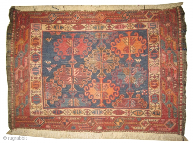 Soumak bagface, semi antique, decorative design, some synthetic colors.
95 x 64 cm.                     