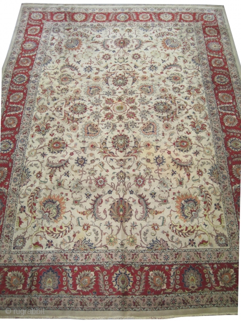 	

Tabriz Persian 20th century, semi antique. Size: 405 x 290 (cm) 13' 3" x 9' 6"  carpet ID: P-5671
All over floral design, the background color is ivory, fine knotted, high pile,  ...