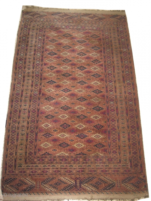 	

Yemouth Turkmen circa 1900 antique Size: 168 x 105 (cm) 5' 6" x 3' 5"  carpet ID: JR-2
The background color is rust-brick with abrashes, the two edges are finished with 4cm  ...