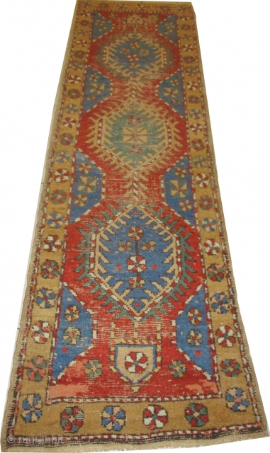 
Heriz Persian, knotted circa in 1890 antique, 72 x 242 cm, carpet ID: HM-5
The knots are hand spun wool, certain places the pile is used, geometric design, in its original shape.  