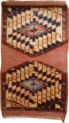 

Yemouth Turkmen uncut pair, ca 1910, antique. Knee for camel. Collector's item. Size: 31 x 21 (cm) 1'  x 8" feet, carpet ID: K-1515A 
The warp threads and the 1cm kelim  ...