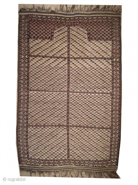 
Beshir prayer Turkmen circa 1890, antique, collector's item, Size: 130 x 91 (cm) 4' 3" x 3' , carpet ID: ZZ-1 
The background color is ivory, prayer design, very rare example, vegetable  ...