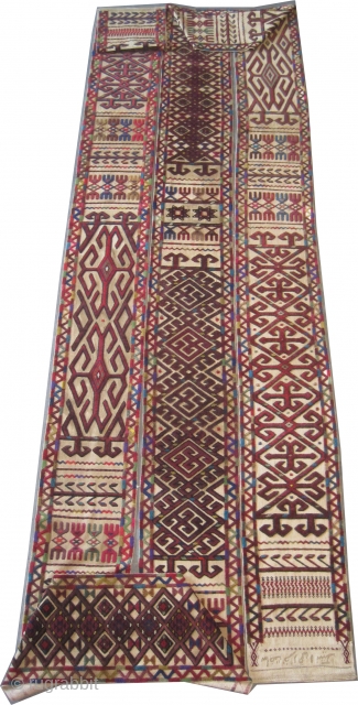 
Kibitka tent-band Uzbek 1925 semi-antique, collectors item, 1630 x 30 (cm) 53' 5" x 1' 
 carpet ID: SA-157
Signed, the knots are hand spun wool, high pile, in perfect condition. The design  ...