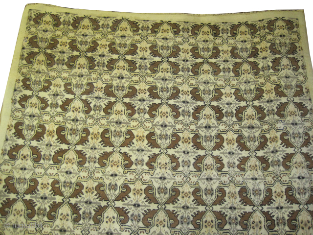 Our new website: www.madayancarpets.ch
Moroccan carpet, knotted circa 1965, 260 x 347 cm / 8'6" x 11'5" feet, ID: P-5543
The knots, the warp and the weft threads are 100% natural wool. The ...
