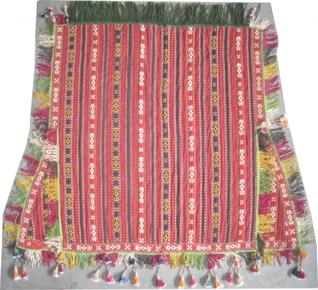 


Horse cover Uzbek ca 1905, antique, collectors item, 125 x 122 cm,  ID: SA-578
Woven with hand spun wool and three different techniques, the surrounding edges are 100% silk, hang decoration designed  ...