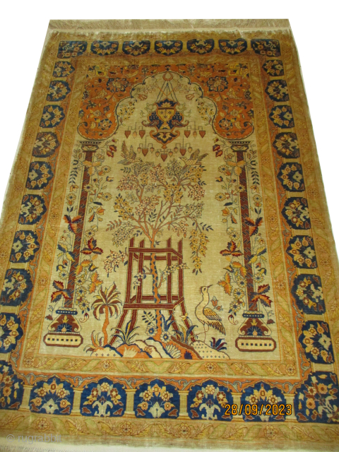 Turkish Hereke signed, 100% silk, 100 x 150 cm, ID: TOM-1
One million knots in square meter, rare example, soft as an handkerchief. It comes from a Swiss individual.     
