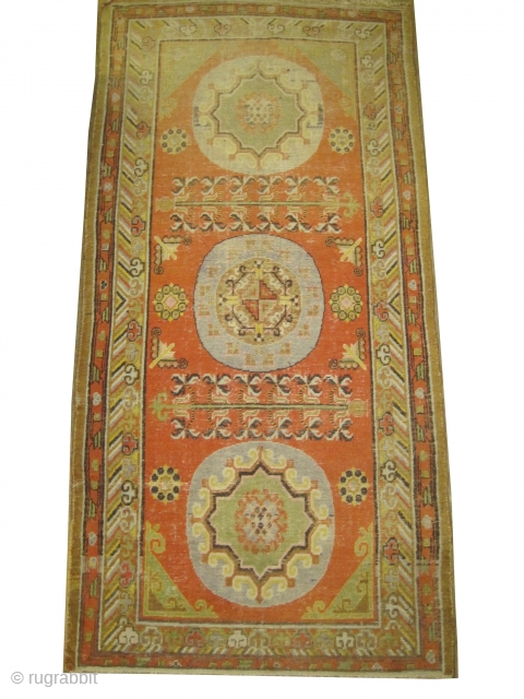
Samarkand, knotted circa 1900, antique, collectors item, 122 x 254 cm, ID: K-4458
Vegetable dyes, the knots are hand spun wool, the black knots are oxidized, the background color is terracotta with three  ...