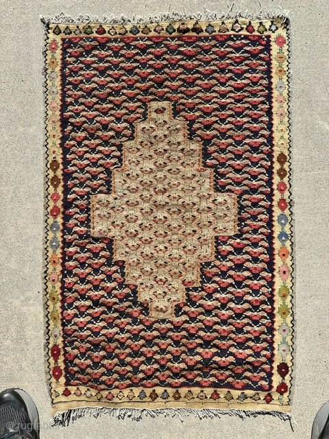 BEAUTIFUL OLD NORTHWEST PERSIA SENNEH KILIM HAND WOVEN SLIT WEAVE ALL OVER PATTERN.

MEASURE APPROX. 43.5" X 27.25"

CONDITION: PLEASE EXAMINE PHOTOS CLOSELY AND ASK ALL QUESTIONS BEFORE BUYING!

** BEAUTIFUL ANTIQUE PRE-OWNED CONDITION (SEE  ...